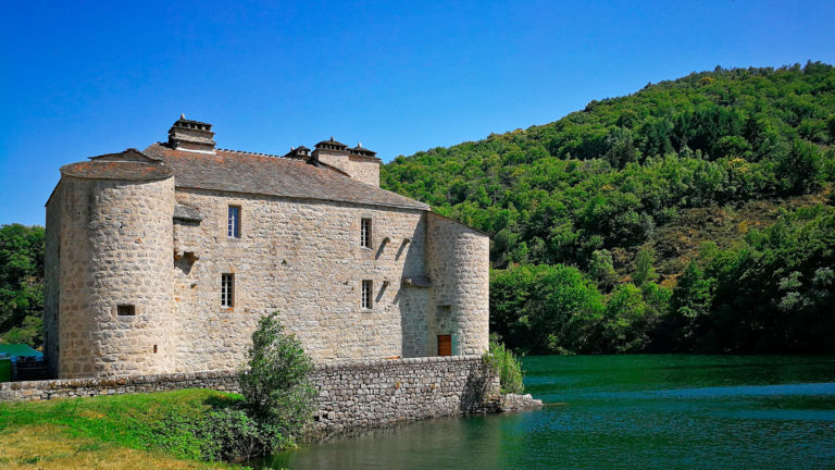 Au Portaou - Château de Castanet au Lac de Villefort